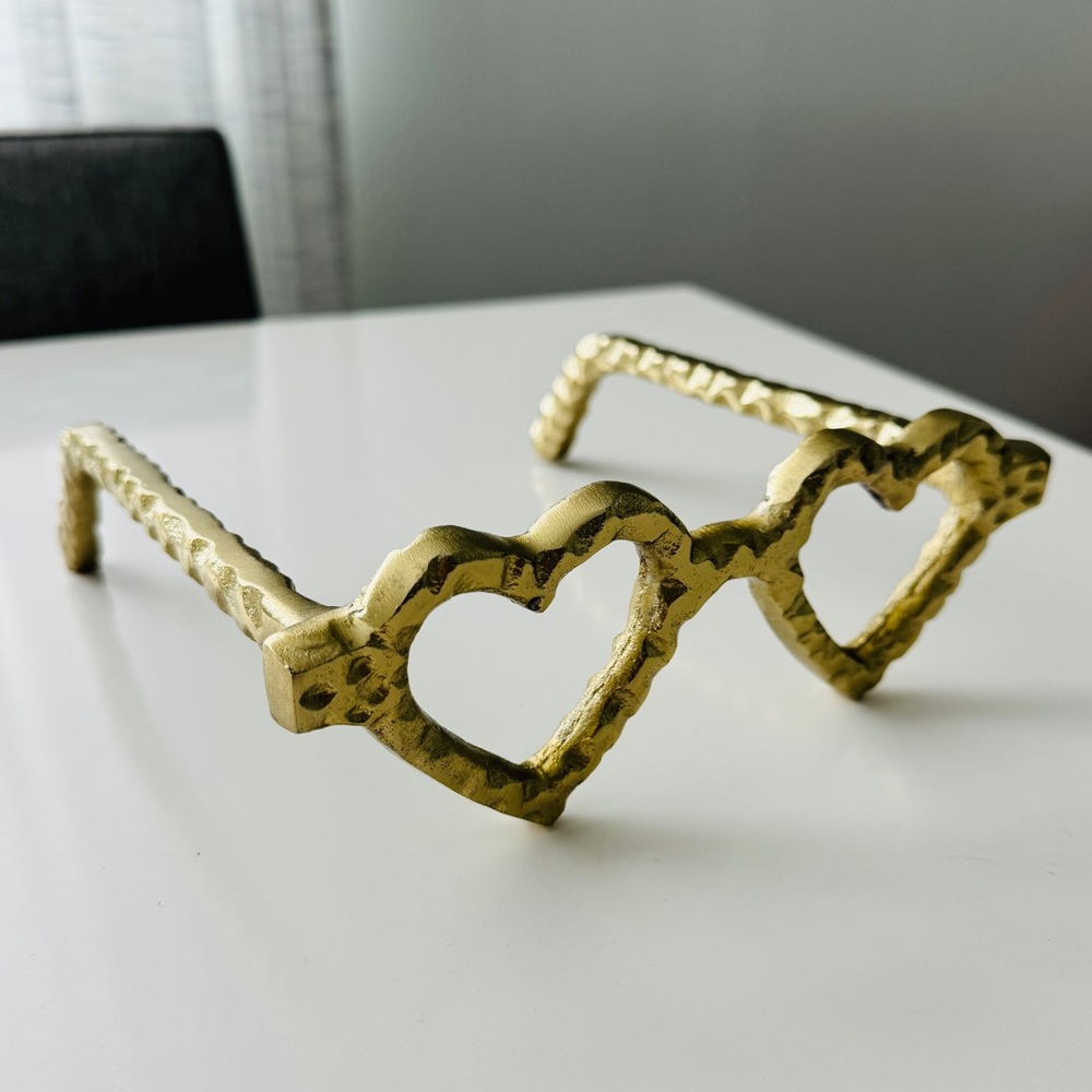 Heart Metal Glasses Shelf Decor